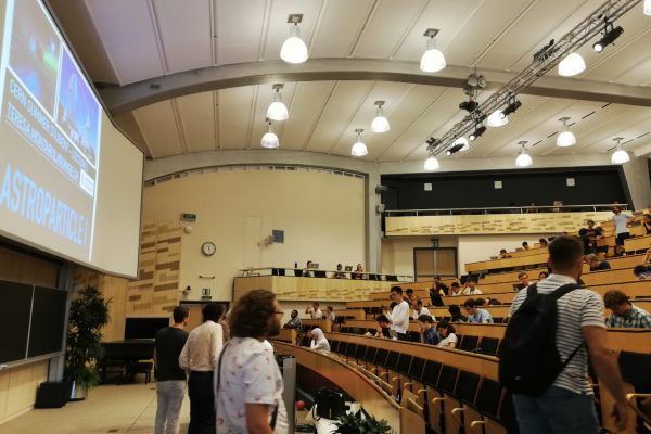 cern85D160B00-629B-22C2-9E74-827EF2FF0D9D.jpg