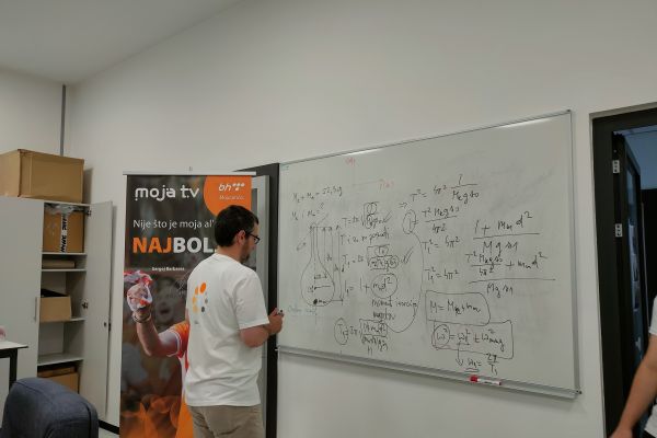ipho23-1E39CCC05-C6DE-FC52-9D50-C203A7E96BEB.jpg