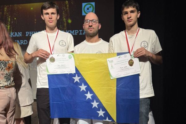 734915116-1341148044779157-2137205170527800916-nEEBF7F82-726F-D0D4-D8EF-FA81330020D2.jpg