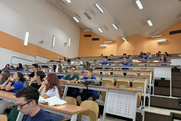ljetni-kamp-fizike-2026-3754638E3-8919-A435-3596-93A843284152.jpg